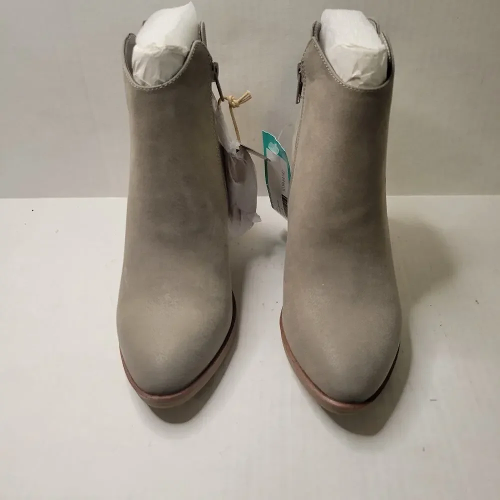 NWT Mia Dusky Grey Western Classic Casual Chunky Heel Bootie Ankle Boots Size 6